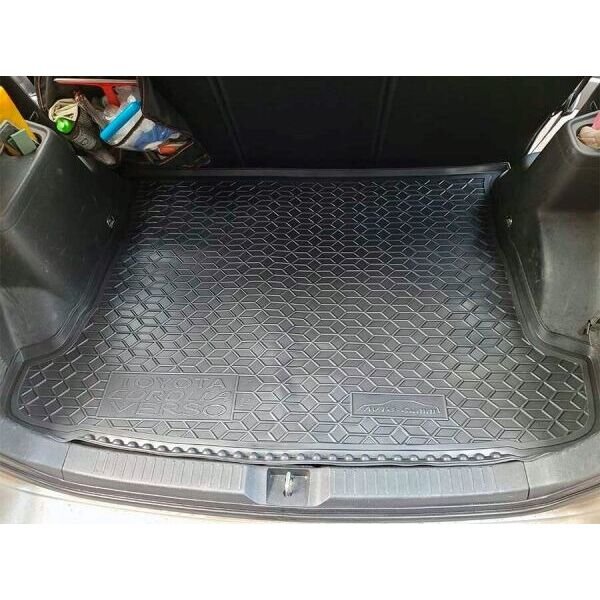 Коврик в багажник Toyota Corolla Verso 2004-2009 резиновый, чёрный (AVTO-Gumm)